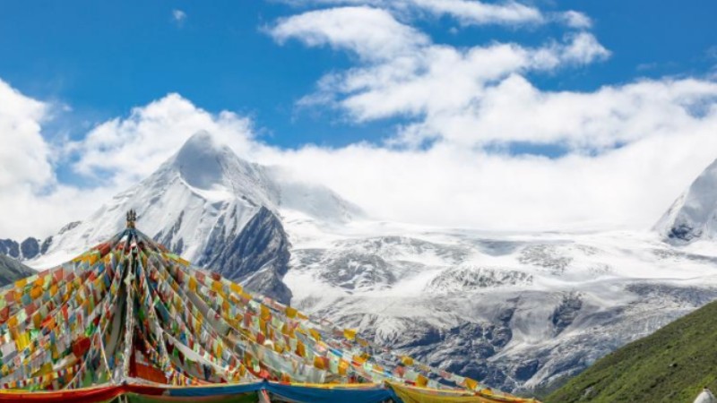 Scenery of Sapukonglagabo Mountain in SW China's Tibet