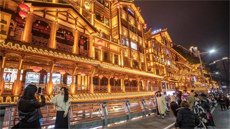 Chongqing: Vibrant nights, moving lights