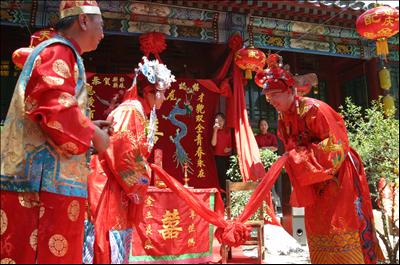 Traditional Wedding on Traditional Chinese Wedding Held For Foreigners In Beijing Courtyard