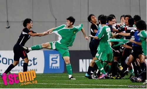 Mass fight erupts in S. League field - People's Daily Online