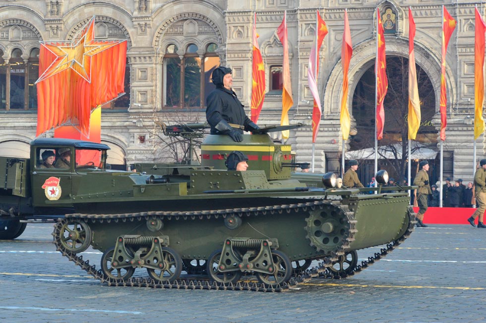 A tank is seen in Moscow's Red Square on Nov. 7, 2012, during a military parade marking the 71st anniversary of a historical parade in 1941 when Soviet soldiers marched through Red Square to fight against the Nazis during the Second World War. (Photo/Xinhua)