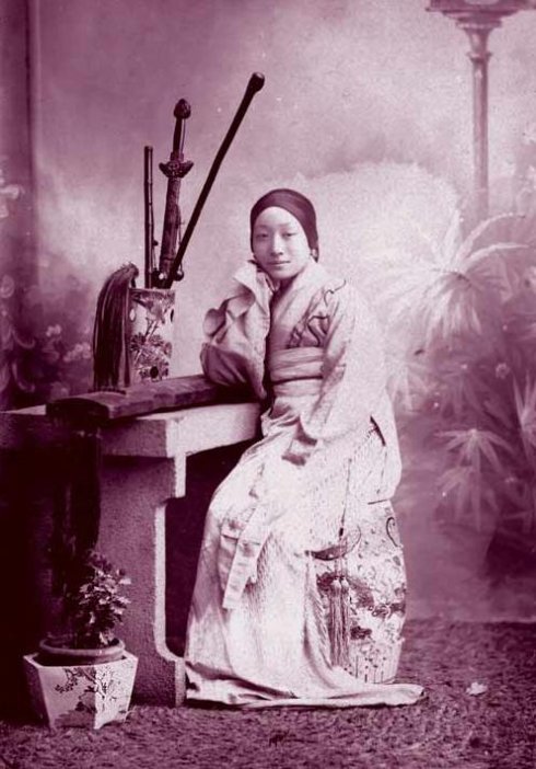 Shanghai women in 1912: a girl dressed in kimono (Photo/GMW.cn)