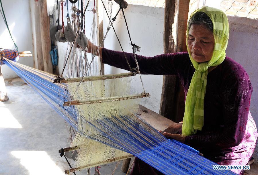 A Cham villager produces traditional brocades and traditional textile products at Ninh Phuoc District in Ninh Thuan province of south Vietnam, Nov. 9, 2012. Cham, a nationality of Vietnam, boasts for its ethnic style weaving products, which are commonly seen in tourism attractions in the country. (Xinhua/VNA)