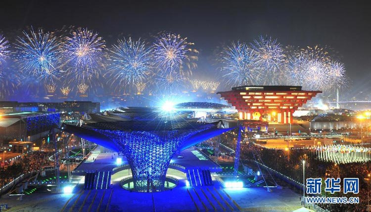 Photo shows the firework at the opening ceremony of Shanghai World Expo held on April 30, 2010. (Xinhua/ Cheng Min)