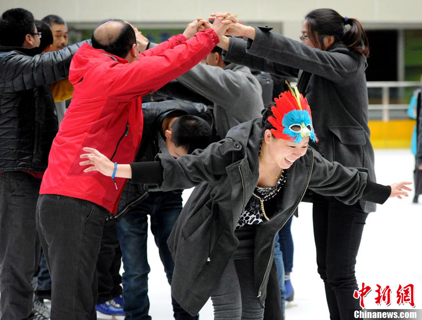 Skating party for singles held in Changchun (3)
