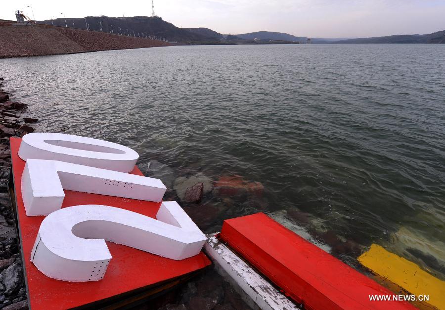 Water level rises to 270 meters in Xiaolangdi Reservoir, a major water control project on the Yellow River, in central China's Henan Province, Nov. 12, 2012. Xiaolangdi impounded water of 8.934 billion cubic meters on Monday, with the water level reaching 270 meters, the highest in history. (Xinhua/Zhao Peng) 