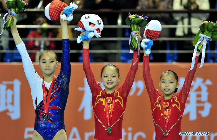 Gold medalist Zeng Siqi(C) of China, Silver medalist Sung Jihye(L) of South Korea and Bronze medalist Shang Chunsong of China celebrate during the awarding ceremony of the women's all around competition at the 5th Artistic Gymnastics Asian Championships in Putian, city of southeast China's Fujian Province, on Nov. 12, 2012. (Xinhua/Wei Peiquan) 