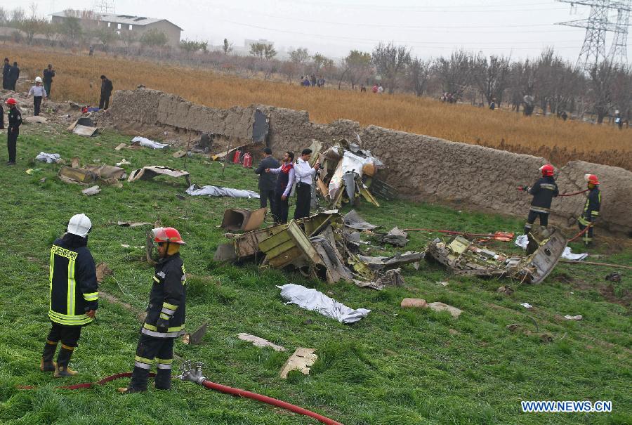 Rescuers are seen around debris of a helicopter near Mashhad in northeastern Iran on Nov. 14, 2012. The death toll of a rescue helicopter crash in northeastern Iran Wednesday morning has increased to ten, semi-official Mehr news agency reported. (Xinhua/Hamed)