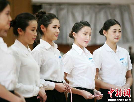 China Southern Airlines recruits flight attendants in Xinjiang (2)