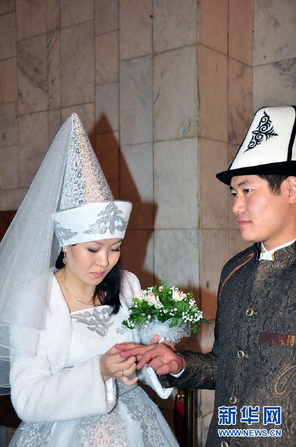 Kyrgyz couples take part in a mass wedding ceremony in the capital Bishkek on November 13, 2012. Thirty-five couples took part in the mass wedding sponsored by a state company in Kyrgyzstan. (Xinhua/Luo Man)