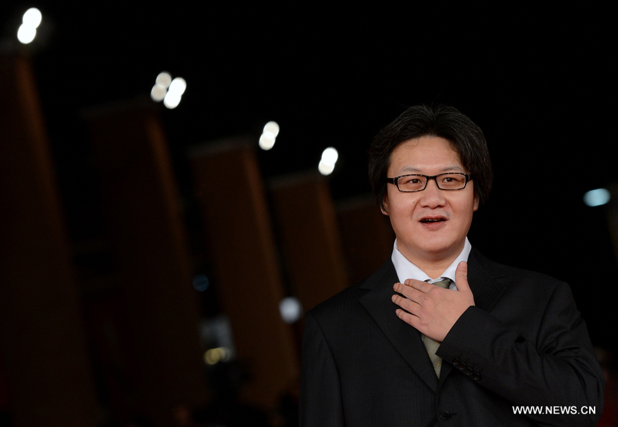 Chinese director Xu Haofeng poses on the red carpet for the premiere of the martial arts film "Judge Archer" at the 7th Rome Film Festival in Rome, Italy, Nov. 16, 2012. (Xinhua/Wang Qingqin)