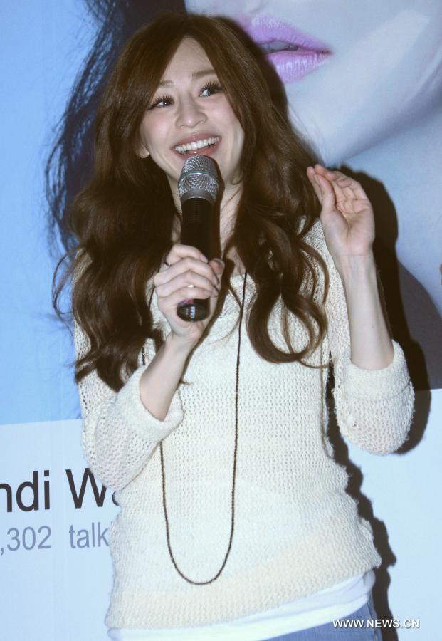 Singer Cyndi Wang attends the preselling signing of her new album "Love or not?", which is to be released on Nov. 30, in Taipei, southeast China's Taiwan, Nov. 16, 2012. (Xinhua/Wu Ching-teng) 