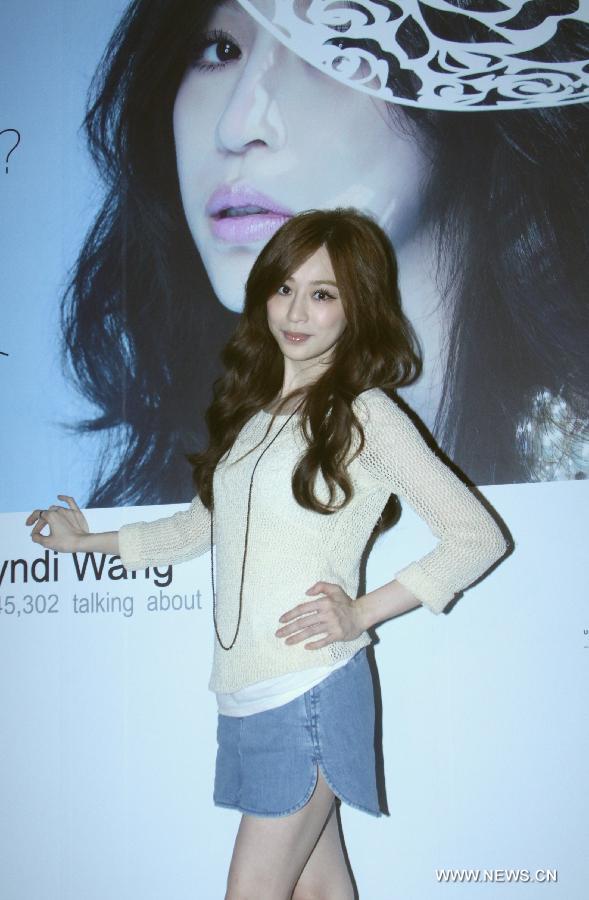 Singer Cyndi Wang attends the preselling signing of her new album "Love or not?", which is to be released on Nov. 30, in Taipei, southeast China's Taiwan, Nov. 16, 2012. (Xinhua/Wu Ching-teng) 