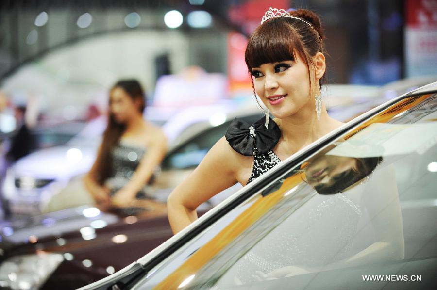 Models present cars during the 3rd Harbin Autumn Automobile Exhibition in Harbin, capital of northeast China's Heilongjiang Province, Nov. 20, 2012. The week-long exhibition, as well as the 10th Harbin automobile purchasing week, kicked off on Tuesday.(Xinhua/Wang Jianwei) 