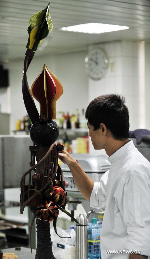 A contestant makes his creation at a qualifying test for the World Chocolate Masters (WCM) competition in Taipei, southeast China's Taiwan, Nov. 20, 2012. The winner of the qualifying test in Taiwan will also compete with counterparts from Chinese Mainland, Australia and Singapore in 2013, who will strive for the qualification within the scope of Asian-Pacific region to take part in the WCM competition. (Xinhua/Wu Ching-teng) 