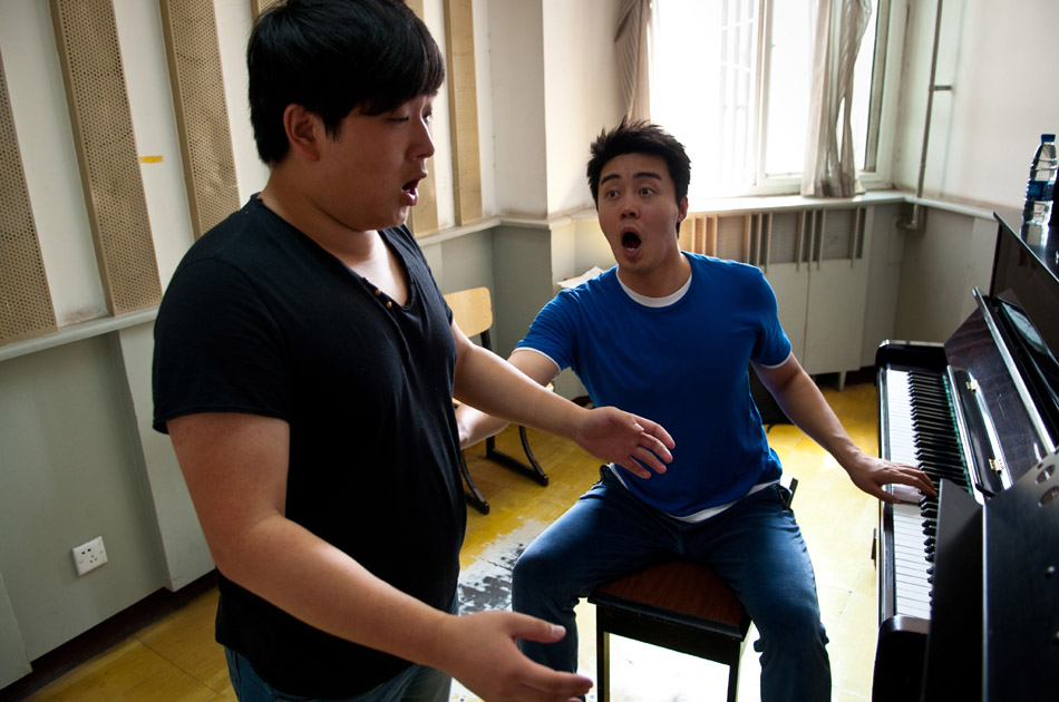 Zhang Yingxi (R) gives instructions to a student during a vocal training at the China Conservatory, a music academy, in Beijing, capital of China, May 25, 2012. (Xinhua/Li Mangmang)