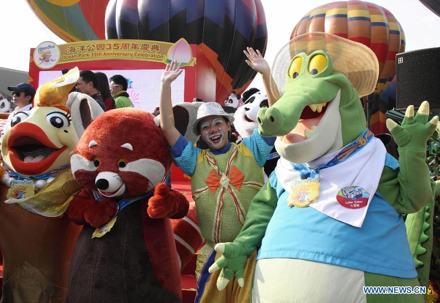 File photo taken on Jan. 1, 2012 shows the cartoon characters at the 35th anniversary celebration of the Ocean Park in Hong Kong, south China. The Hong Kong Ocean Park was awarded as the world best theme park recently.(Xinhua/Chen Xiaowei) 