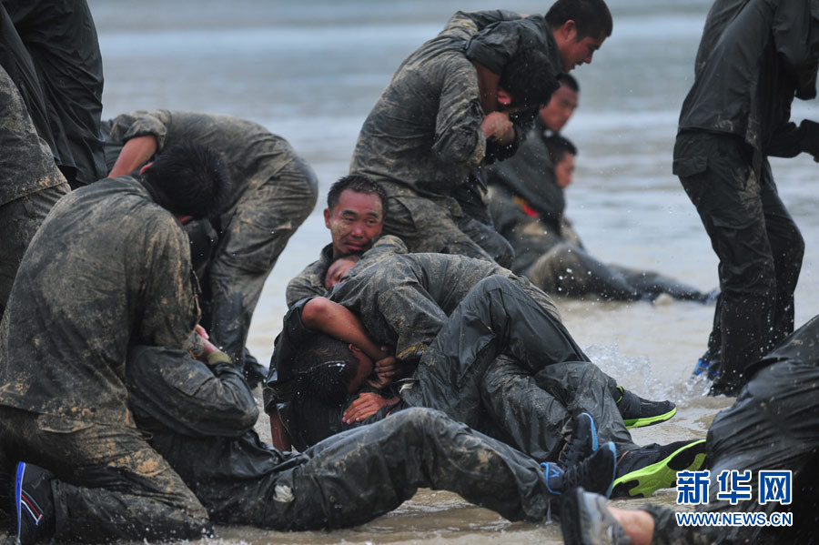 Fighting training on beach until exhausted. (Xinhua/Liu Changlong) 