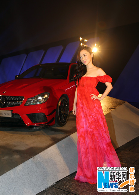 Chinese actress Huo Siyan attends AMG Driving Performance Award 2012 in Guangzhou, South China, November 21, 2012.(Xinhua Photo)