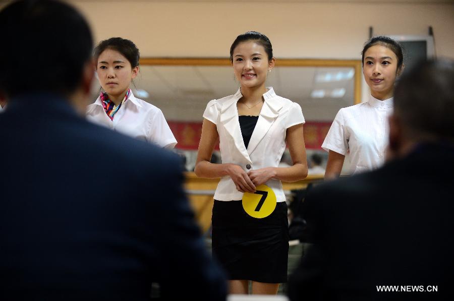 Candidates attend a job interview for airline stewards in Lanzhou, capital of northwest China's Gansu Province, Nov. 24, 2012. The Gansu branch of China Eastern Airline launched a job interview to recruit airline stewards on Saturday, attracting more than 300 applicants.(Xinhua/Zhang Meng) 