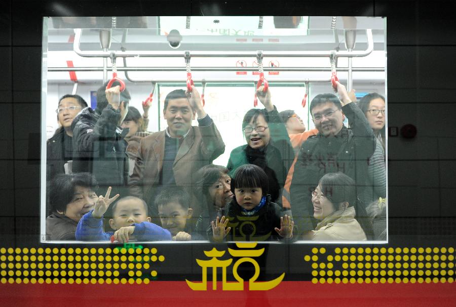 Passengers look out of the window of the Hangzhou Subway Line 1 in Hangzhou, capital of east China's Zhejiang Province, Nov. 24, 2012. Hangzhou Subway Line 1, the first subway in Zhejiang covering a distance of 47.97 kilometers, was put into a trial operation on Saturday after five years of construction. (Xinhua/Ju Huanzong) 