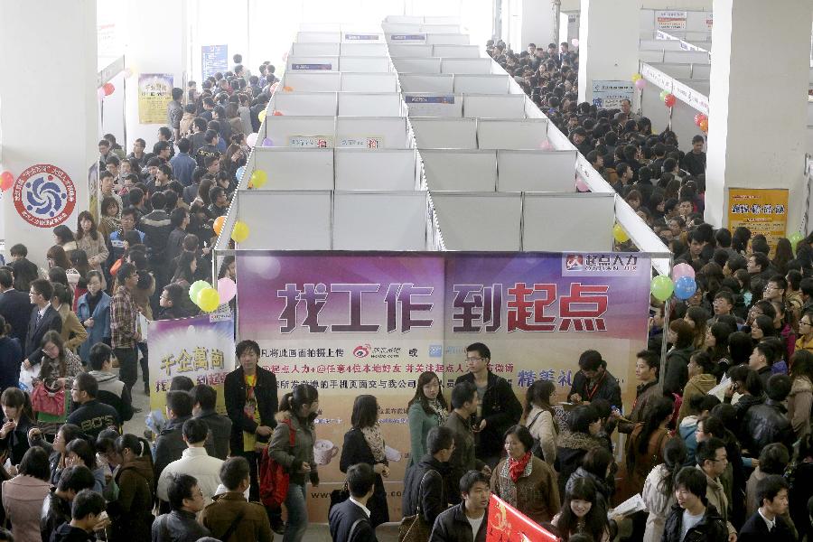 Job hunters cram in the venue of a job fair in Wuhan, capital of central China's Hubei Province, Nov. 24, 2012. The job hunting fair, providing nearly 10,000 vacancies, attracted over 50,000 job seekers on Saturday. (Xinhua) 