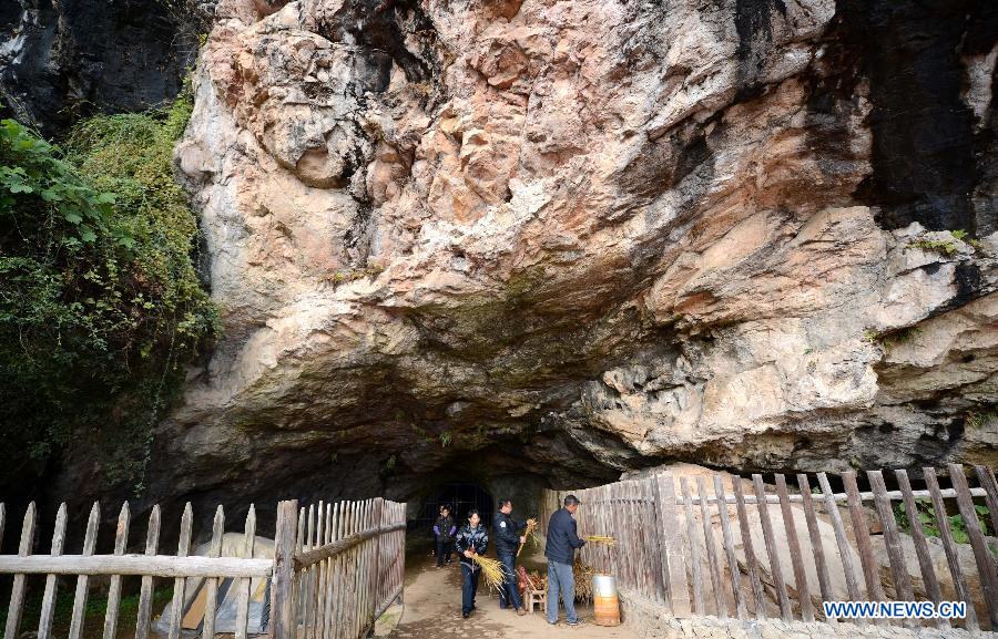 Photo taken on Nov. 26, 2012 shows the exterior scene of the Xianren Cave in Dayuan Township of Wannian County, east China's Jiangxi Province. Xianren Cave is the location for historically important finds of prehistoric pottery sherds and rice remains. (Xinhua/Zhou Ke) 