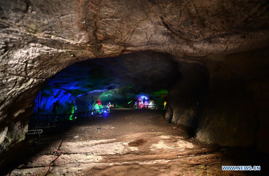 Photo taken on Nov. 26, 2012 shows the interior scene at the Xianren Cave in Dayuan Township of Wannian County, east China's Jiangxi Province. Xianren Cave is the location for historically important finds of prehistoric pottery sherds and rice remains. (Xinhua/Zhou Ke) 