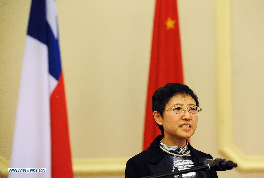 Liu Jinghui, General Secretary of the China Scholarship Council, attends the "Chinese Universities Expo" held by the Chinese Embassy and the China Scholarship Council joint with the Chile's National Commission for Scientific and Technological Research (CONICYT), in Santiago, capital of Chile, on Nov. 26, 2012. The expo is held with the participation of 47 Chinese universities that will show their academic offerings and seek promote the interests of Chileans to study in China. (Xinhua/Jorge Villegas) 