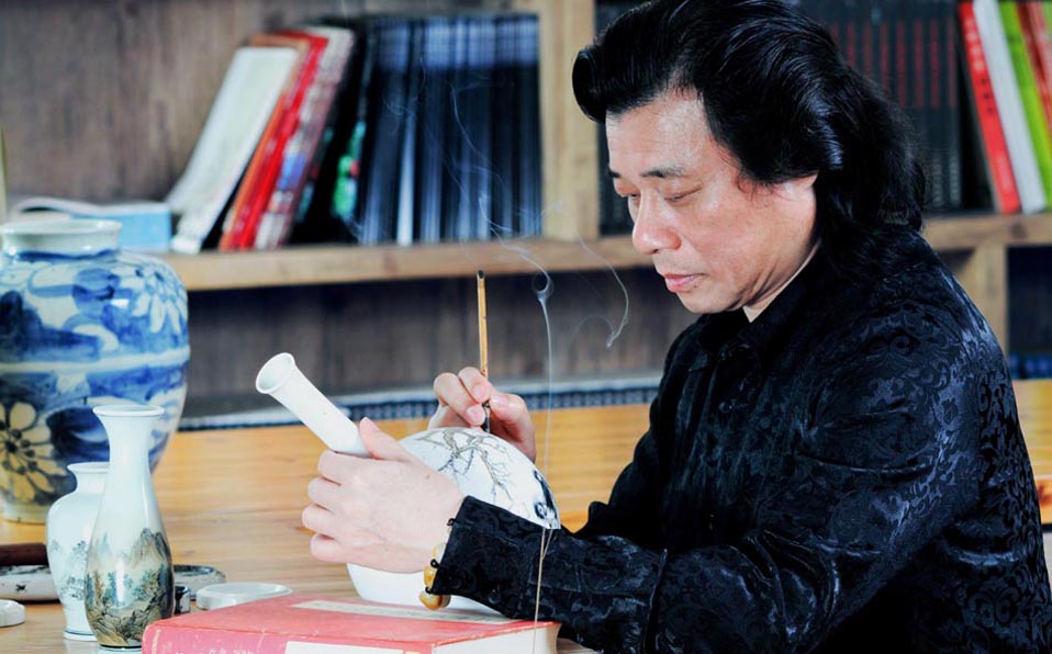 Master of miniature calligraphy Wang Zhiwen