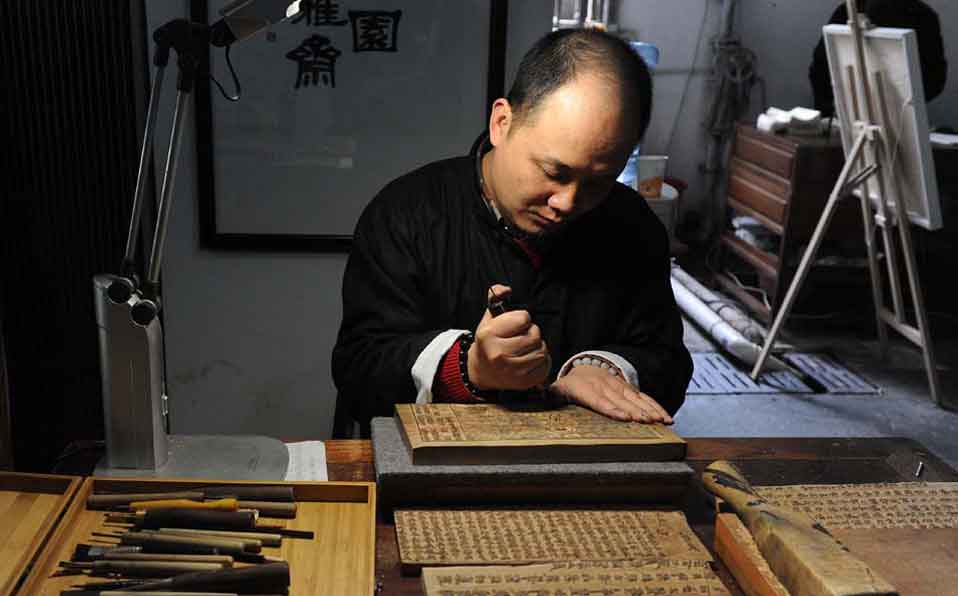 Woodblock printing artist Wei Lizhong