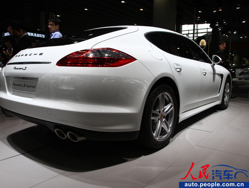 Porsche Panamera S Hybrid arrives at Guangzhou Auto show (7)