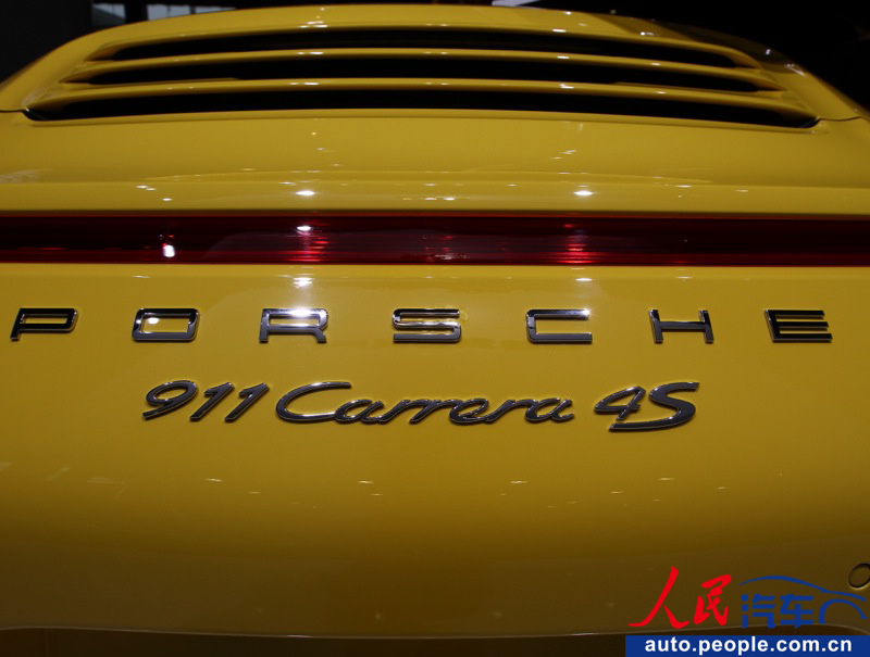 Porsche 911 Carrera 4S shines at Guangzhou Auto Show (21)