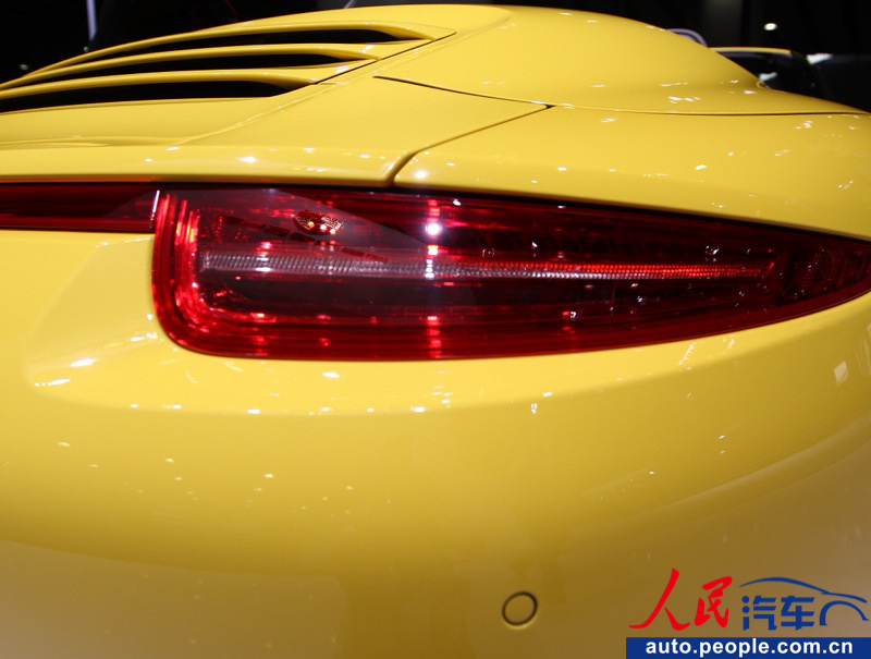 Porsche 911 Carrera 4S shines at Guangzhou Auto Show (20)