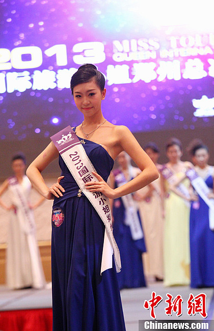 A contestant performs at the final of Miss Charm 2013 of Miss Tourism Queen International 2013 (Henan Section) held in Zhengzhou, Henan Province on Nov. 30, 2012.(CNSPHOTO/Wang Zhongju)