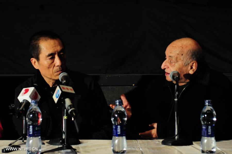 Chinese director Zhang Yimou (L) talks with Egyptian film critic Rafek el-Saban during a press meeting in Cairo, Egypt, Dec. 5, 2012. Zhang Yimou will attend the closing ceremony of the 35th Cairo International Film Festival (CIFF) and be honored by the CIFF committee on Dec 6. (Xinhua/Qin Haishi)
