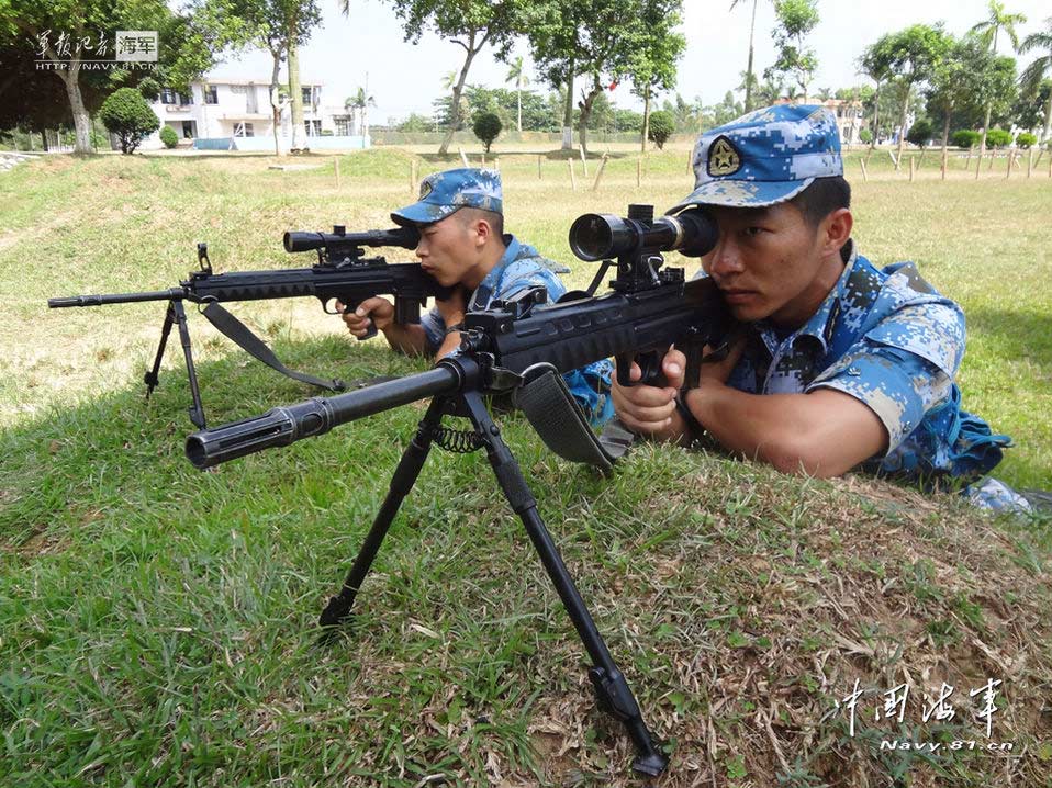 Two soldiers from the People's Liberation Army Navy take part in international sniper training. (Photo/navy.81.cn)