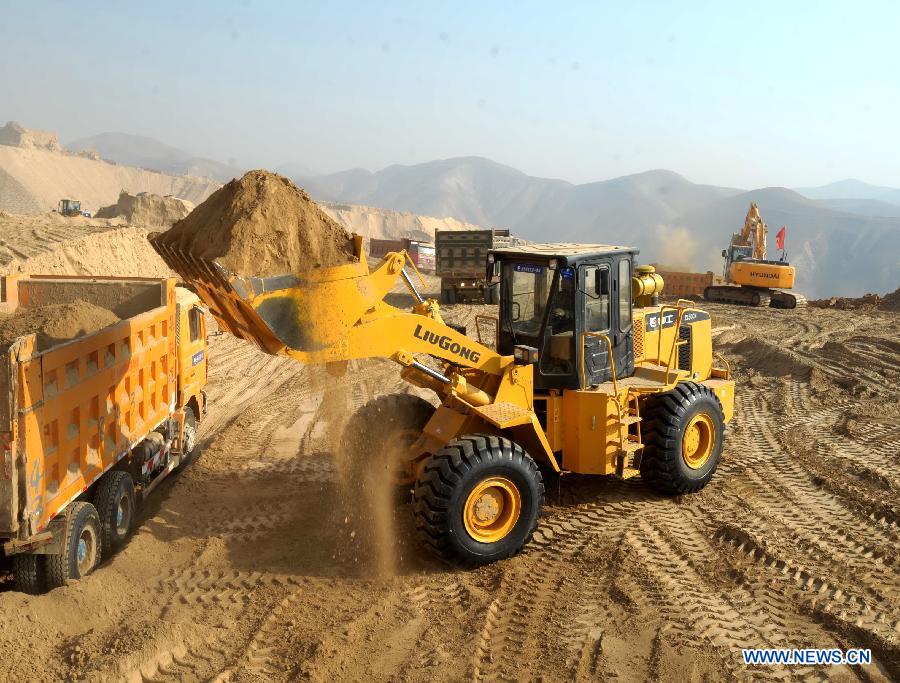 Construction vehicles work at a hilly region in Lanzhou, capital of northwest China's Gansu Province, Dec. 10, 2012. A project of land development has been under construction here since this October as the city planned to remove some of its barren hills to provide land of 25 square kilometers in half a year for city development. (Xinhua/Nie Jianjiang) 