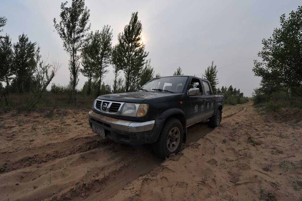 Otaki Takashi drives in Kulun Banner of Tongliao City, north China's Inner Mongolia Autonomous Region, June 11, 2012. (Xinhua/Ren Junchuan)