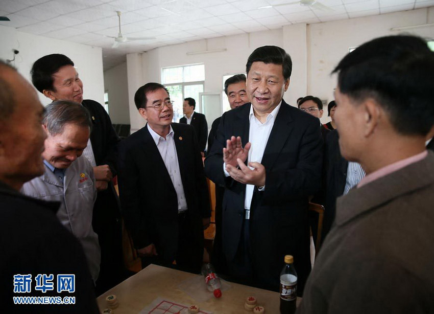 Photo released on Dec. 11, 2012 shows Xi Jinping (C), general secretary of the Communist Party of China (CPC) Central Committee and chairman of the CPC Central Military Commission (CMC), talks with villagers at an entertainment center for the seniors in Huanglong Village in Shunde, south China's Guangdong Province. Xi made an inspection tour in Guangdong from Dec. 7 to Dec. 11. (Xinhua/Lan Hongguang)