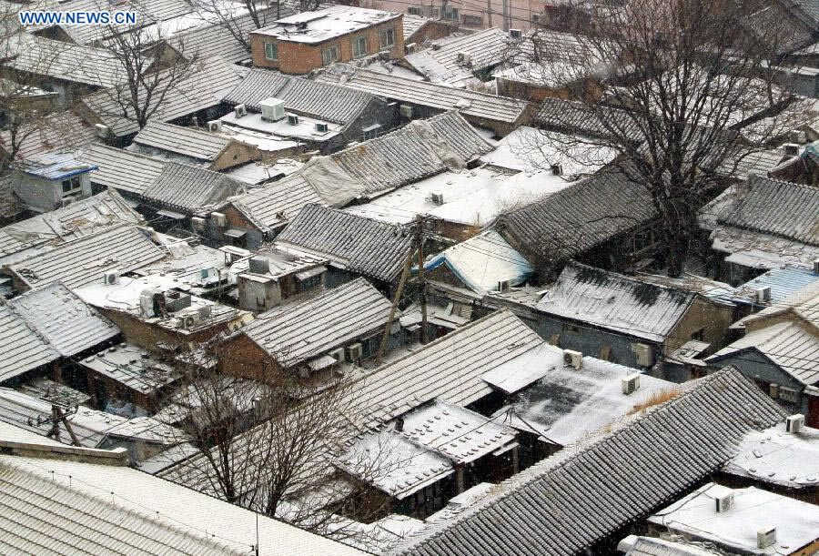 Residences lie covered in snow in Beijing, capital of China, Dec. 12, 2012. A snow hit China's capital city on Wednesday. (Xinhua/Chen Shugen) 