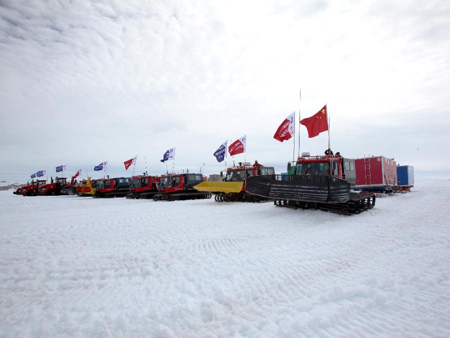 A squad team of Chinese Antarctic exploration team is pictured in Antarctic on Dec. 16, 2012, before leaving for China's Kunlun station. The journey is the country's 29th scientific expedition to Antarctica. A significant part of the mission will also include looking for a location for the country's fourth station in the region and second-phase construction of the Kunlun Station. (Xinhua/Xu Wei)