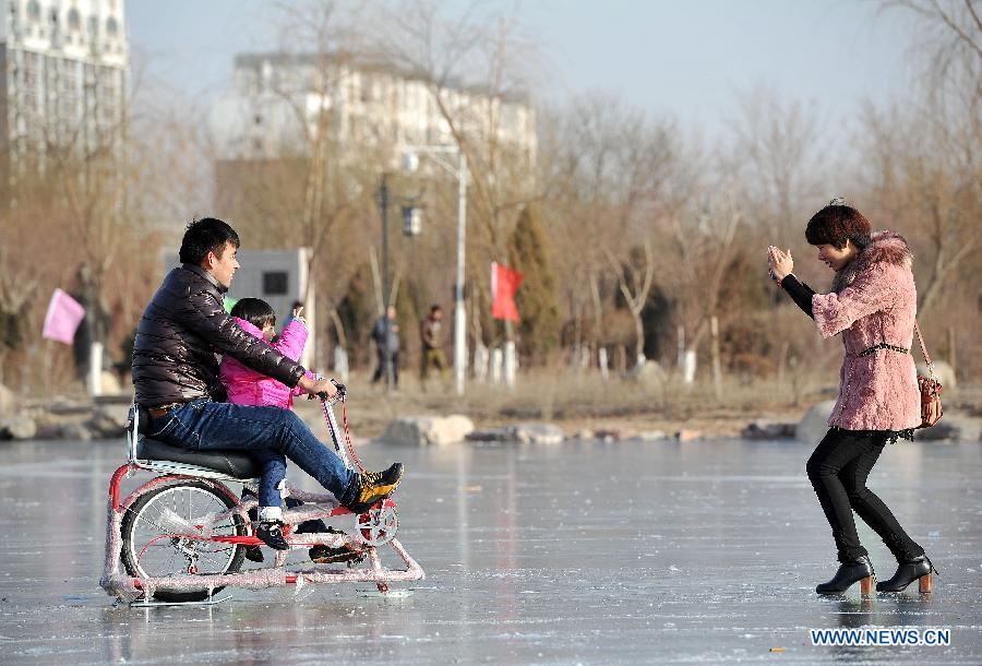 Citizens enjoy themselves on ice on the Beita Lake in Yinchuan, capital of northwest China's Ningxia Hui Autonomous Region, Dec. 18, 2012. (Xinhua/Peng Zhaozhi)
