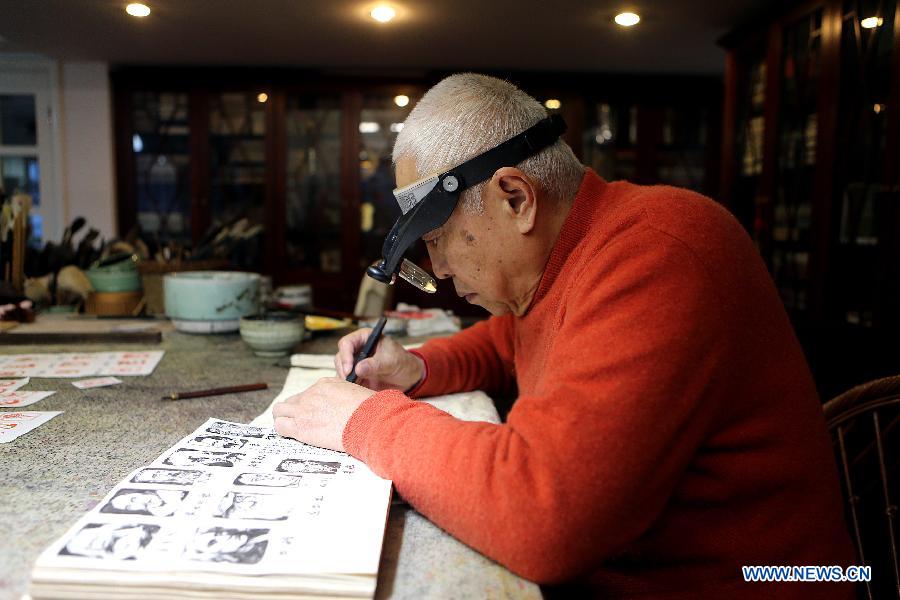 Zhang Gengyuan, a portrait seal cutting master, makes a portrait seal in his studio in Hangzhou, capital of east China's Zhejiang Province, Dec. 4, 2012.(Xinhua/Zhang Chuanqi) 