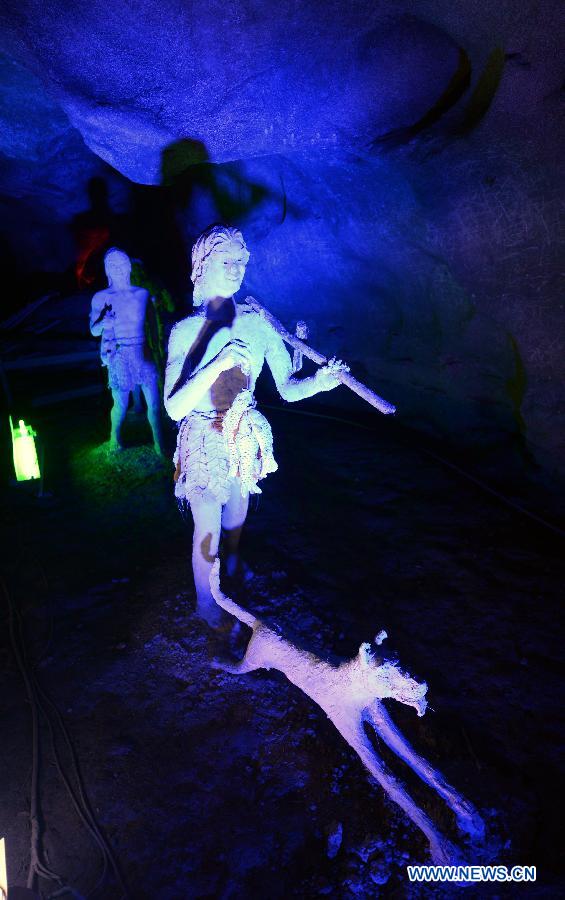 Photo shows the sculptures imitating ancient people's life at the Xianren Cave in Dayuan Township of Wannian County, east China's Jiangxi Province. Xianren Cave is the location for historically important finds of prehistoric pottery sherds and rice remains. (Xinhua/Zhou Ke) 