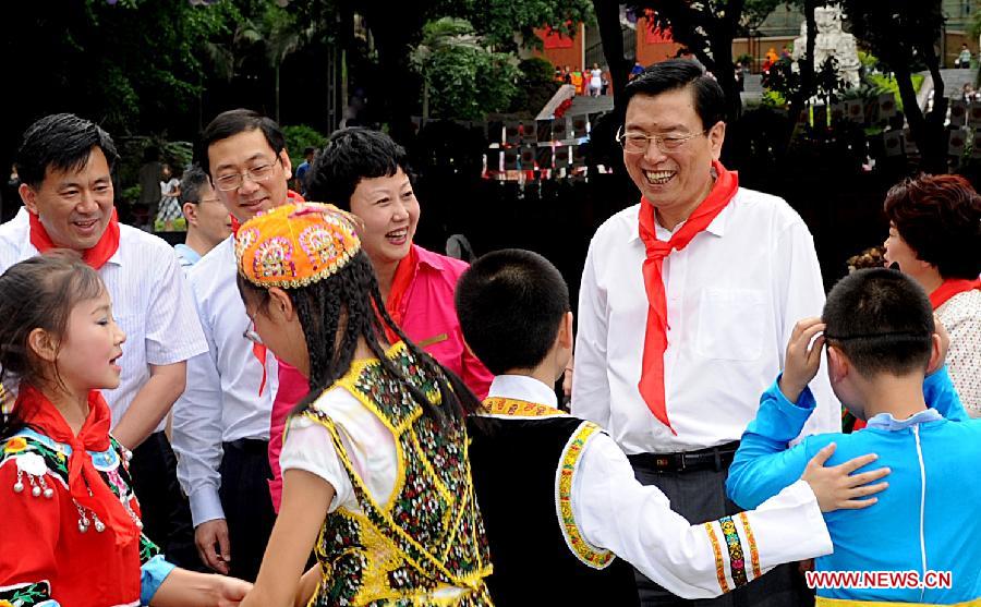 File photo taken on May 30, 2012 shows Zhang Dejiang (R) visits children to celebrate the International Children's Day in Chongqing, southwest China. (Xinhua/Ju Jianbing) 