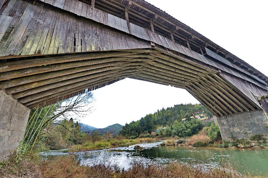 Wan'an Bridge, a timber arch lounge bridge, is seen in Changqiao Village of Pingnan County, southeast China's Fujian Province, Dec. 21, 2012. Built in the Northern Song Dynasty (960-1127) and rebuilt several times since then, the bridge is 98.2 meters long and 4.7 meters wide. It has been listed as one of the state key cultural relics protection units. (Xinhua/Zhang Guojun) 