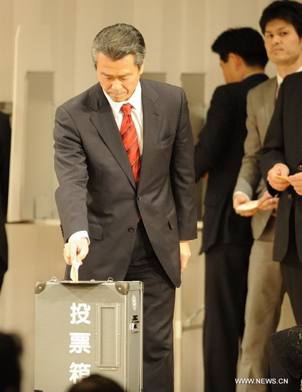 Japan's former transport minister Sumio Mabuchi attends the leadership election of DPJ in Tokyo, Dec. 25, 2012. Japan's former trade minister Banri Kaieda on Tuesday became the new leader of the DPJ. (Xinhua/Kenichiro Seki)