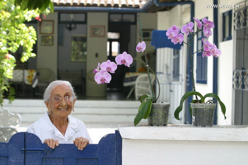 File photo taken on Sept. 30, 2005 shows Claudionor Viana Teles Velloso, known as "Dona Cano". Teles Velloso, mother of Brazilian musicians Caetano Veloso and Maria Bethania, died on Dec. 25, 2012 at the age of 105 in her house in the city of Santo Amaro of Purificacion, Brazil, according to her relatives. (Xinhua/Agencia Estado)