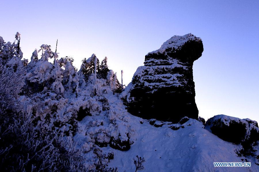 Photo taken on Dec. 31, 2011 shows a scenery of the Tiepi Mountain with an altitude of 3,800 meters, in Baoxing County of Ya'an, southwest China's Sichuan Province. (Xinhua/Guo Wenyao)